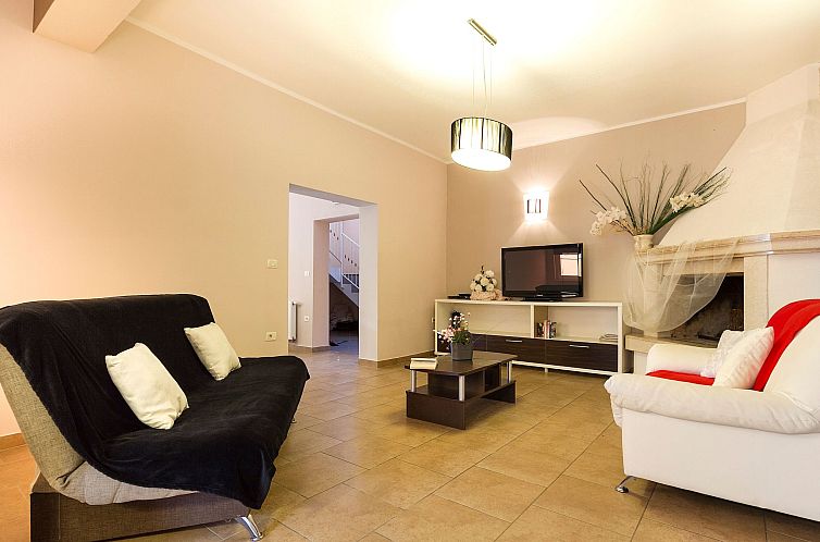 Vakantiehuis Wunderschönes Ferienhaus in Cere mit Privatem 