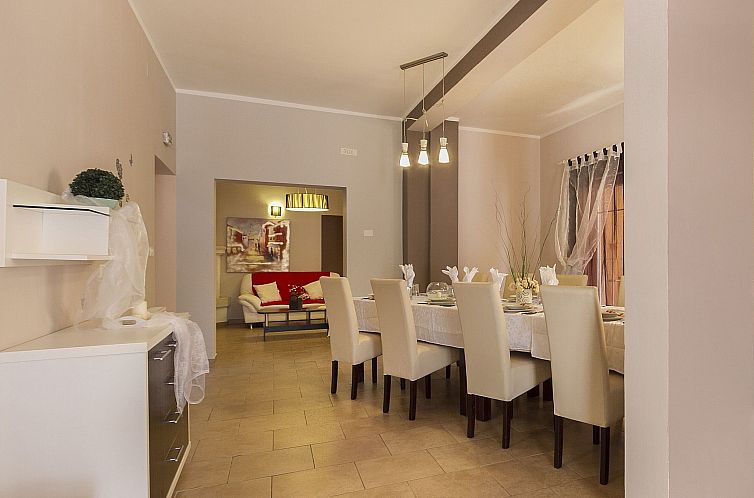 Vakantiehuis Wunderschönes Ferienhaus in Cere mit Privatem 