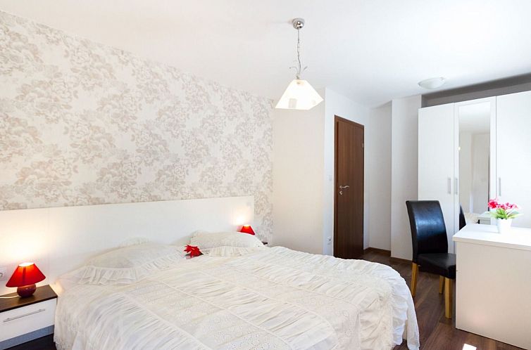 Vakantiehuis Wunderschönes Ferienhaus in Cere mit Privatem 
