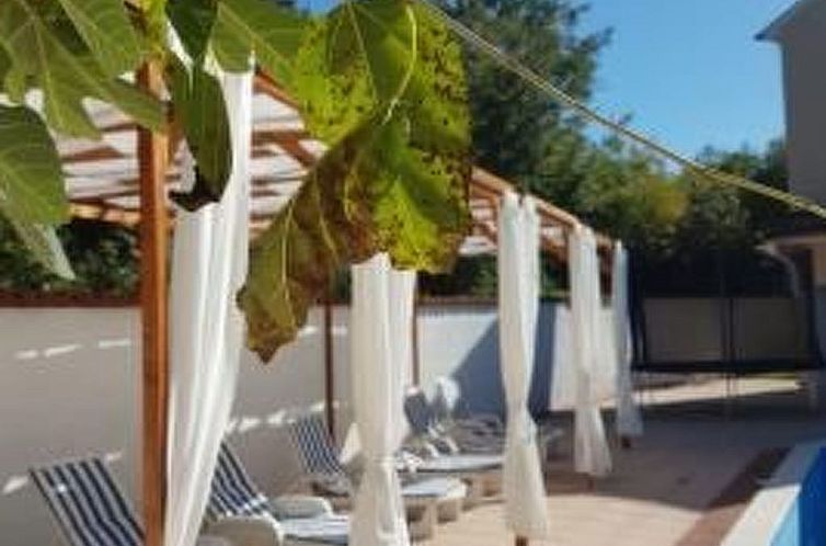 Vakantiehuis Wunderschönes Ferienhaus in Cere mit Privatem 