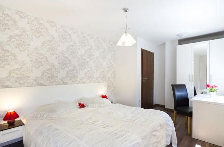 Vakantiehuis Wunderschönes Ferienhaus in Cere mit Privatem 