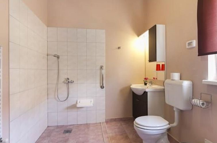 Vakantiehuis Wunderschönes Ferienhaus in Cere mit Privatem 