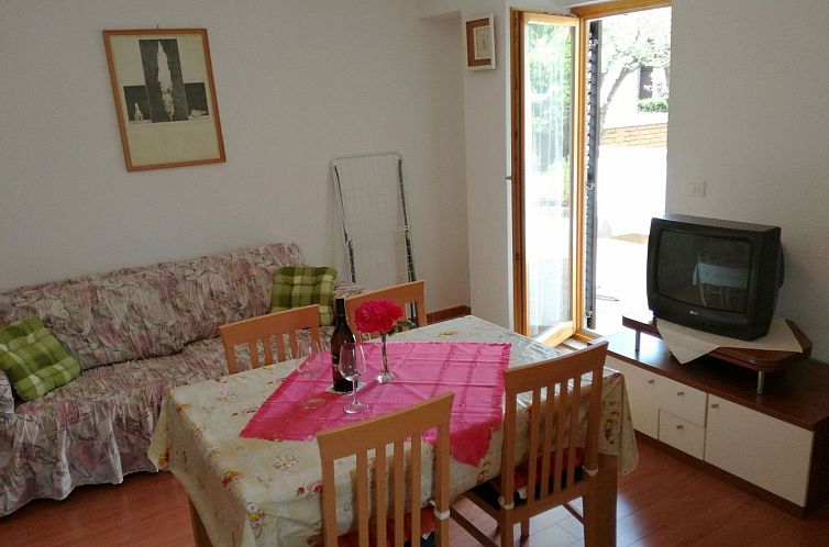 Appartement "Gemütlicher Garten" mit Terrasse