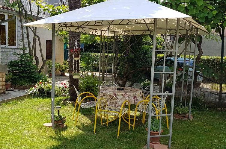 Appartement Wohnung 'Ivaana' mit Privatparkplatz