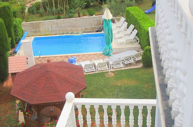 Vakantiehuis mit beheiztem Pool