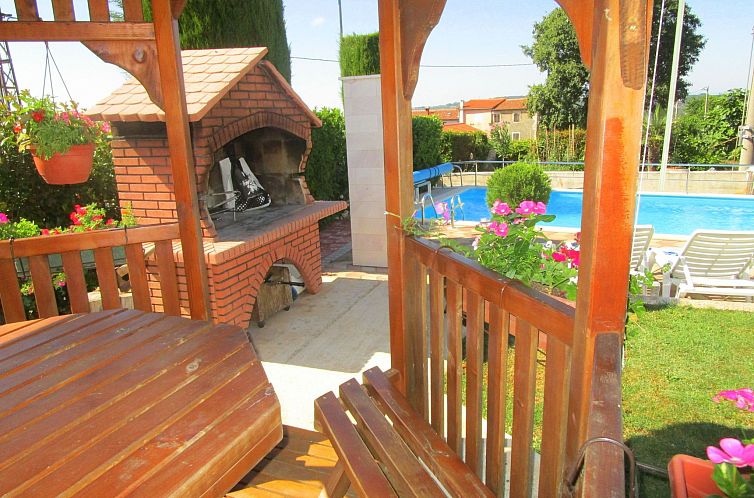 Vakantiehuis mit beheiztem Pool