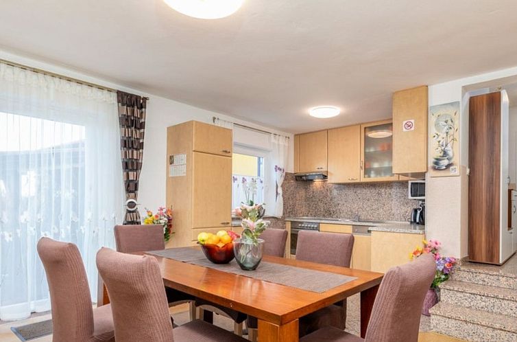 Vakantiehuis mit beheiztem Pool