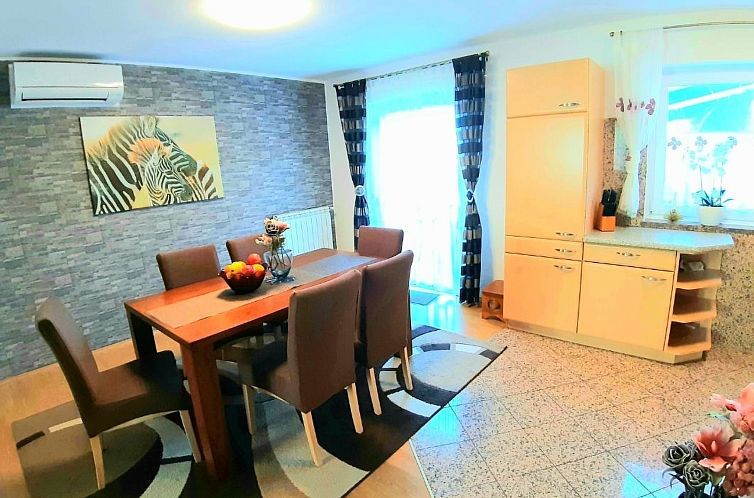 Vakantiehuis mit beheiztem Pool