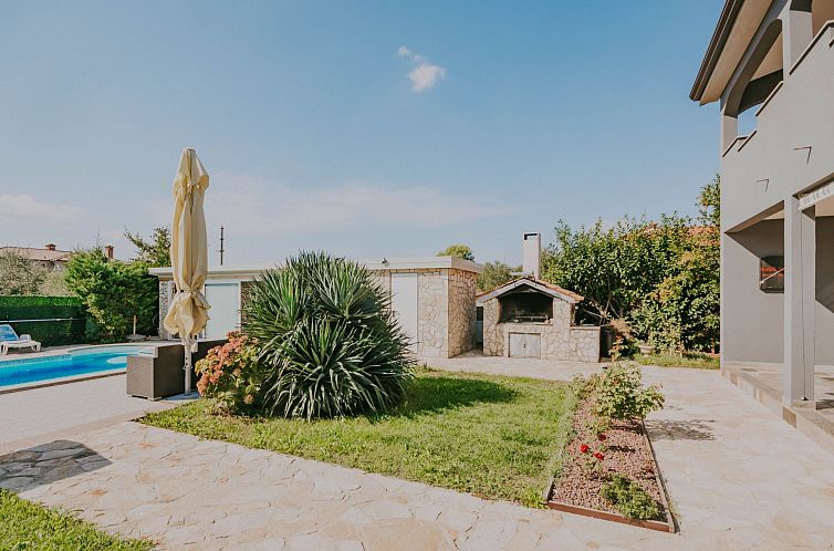Vakantiehuis Zweistöckiges Ferienhaus Villa Dany