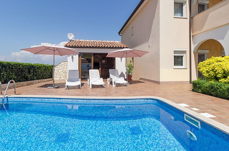 Vakantiehuis Schönes Ferienhaus mit Swimmingpool