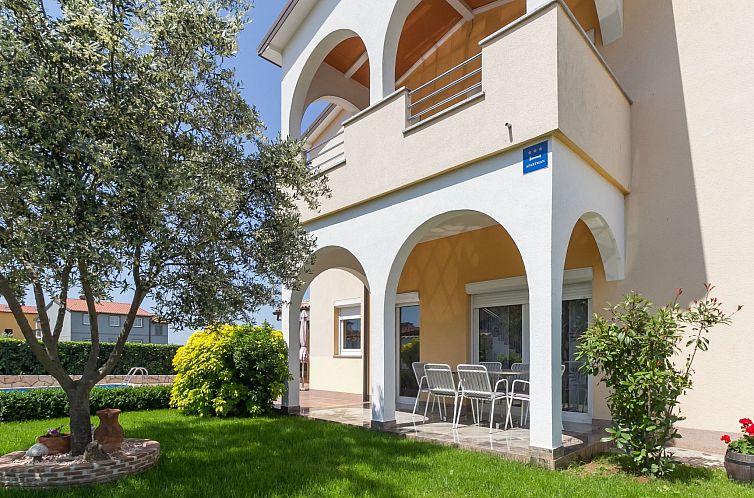 Vakantiehuis Schönes Ferienhaus mit Swimmingpool