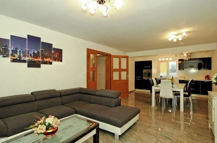 Vakantiehuis mit Pool, Terrasse und Parkplatz