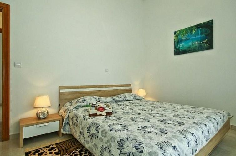 Vakantiehuis mit Pool, Terrasse und Parkplatz