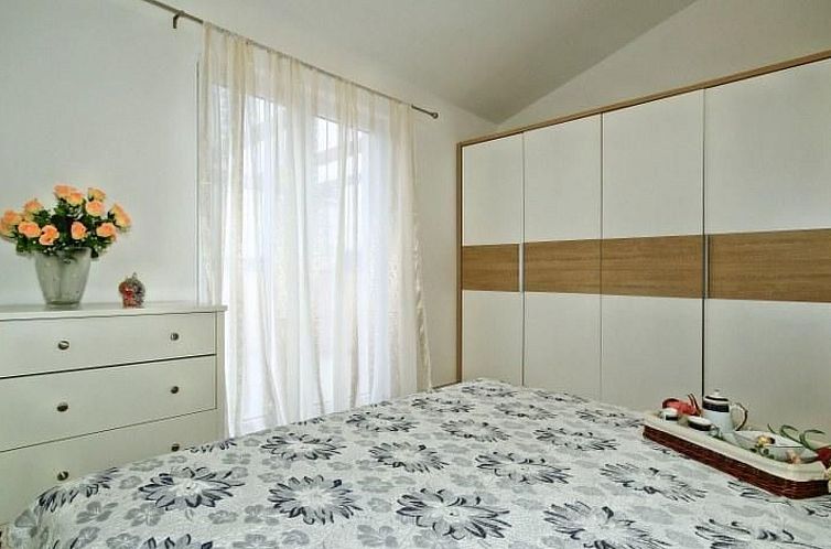Vakantiehuis mit Pool, Terrasse und Parkplatz