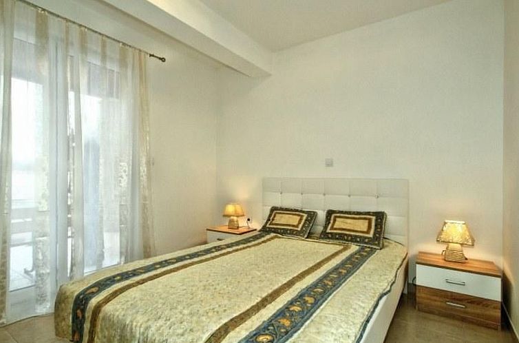 Vakantiehuis mit Pool, Terrasse und Parkplatz
