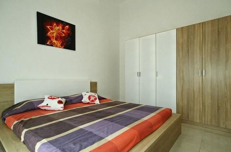 Vakantiehuis mit Pool, Terrasse und Parkplatz