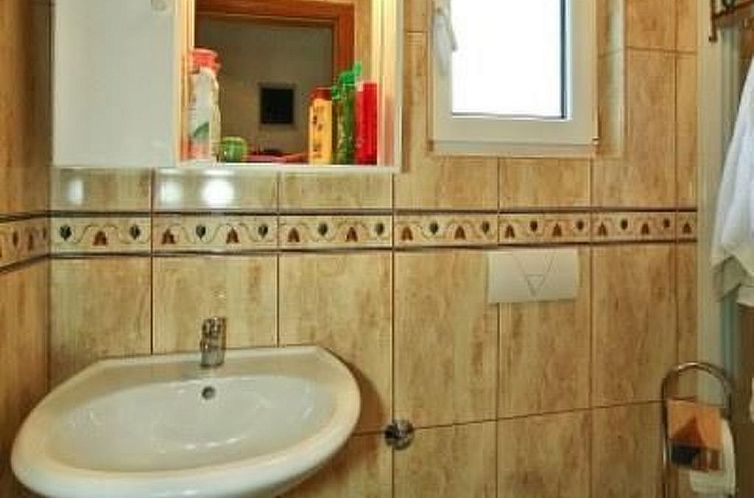 Vakantiehuis mit Pool, Terrasse und Parkplatz