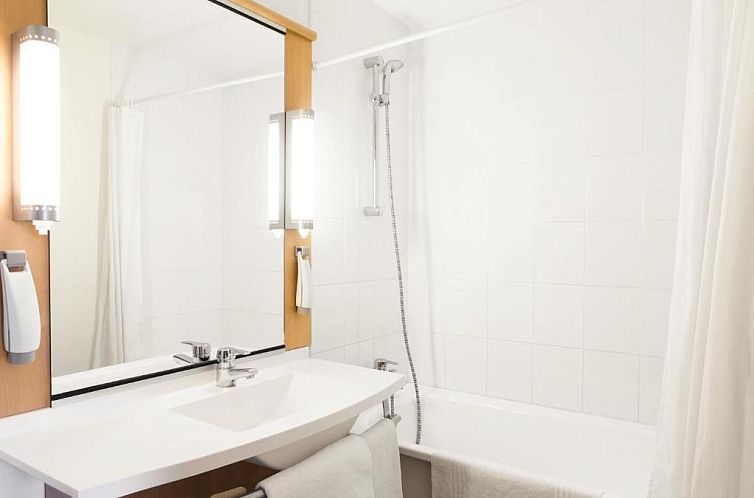 ibis Paris Pantin Eglise