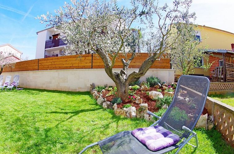 Appartement in Pula mit Grill, Garten und Terrasse