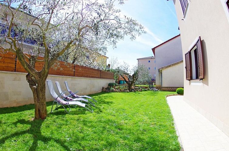 Appartement in Pula mit Grill, Garten und Terrasse