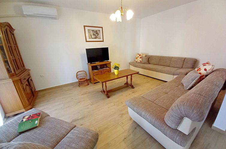 Appartement in Pula mit Grill, Garten und Terrasse