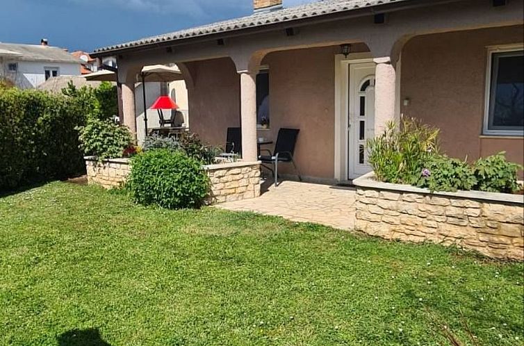 Appartement Wohnung "Eric" mit Garten, Grill und Terrasse