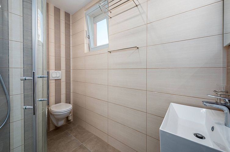 Vakantiehuis Cedar in Stoja mit großzügigem Garten