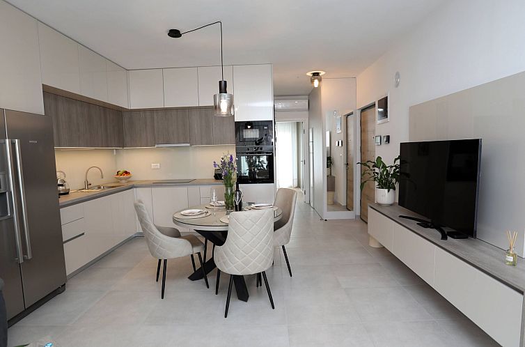 Appartement Luxus-Appartement mit Jacuzzi, Parkplatz und Gar