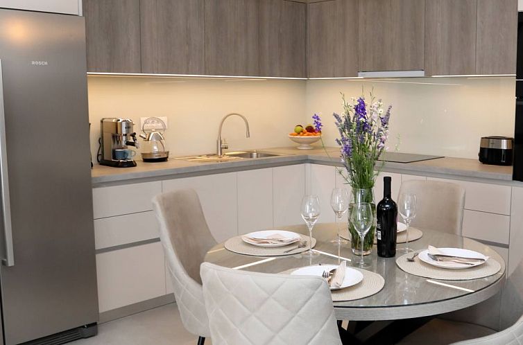 Appartement Luxus-Appartement mit Jacuzzi, Parkplatz und Gar