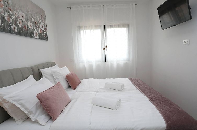 Appartement Luxus-Appartement mit Jacuzzi, Parkplatz und Gar