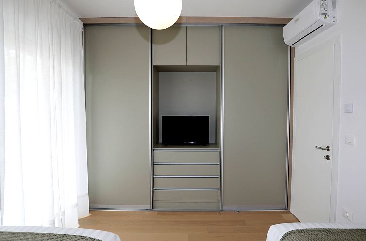 Appartement Luxus-Appartement mit Jacuzzi, Parkplatz und Gar