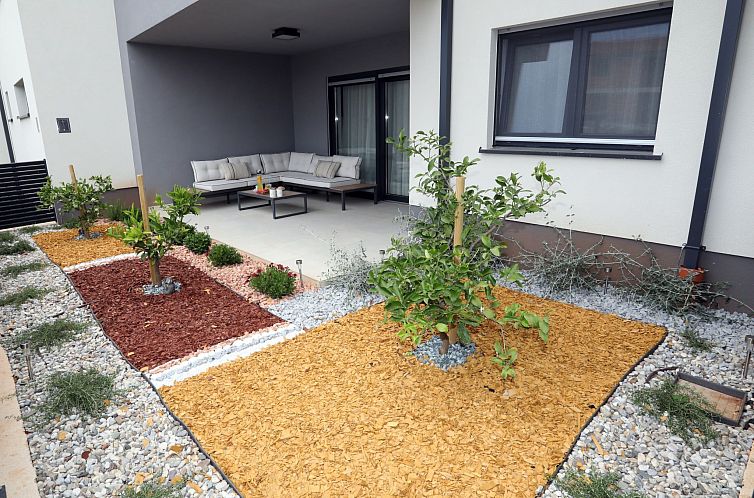 Appartement Luxus-Appartement mit Jacuzzi, Parkplatz und Gar