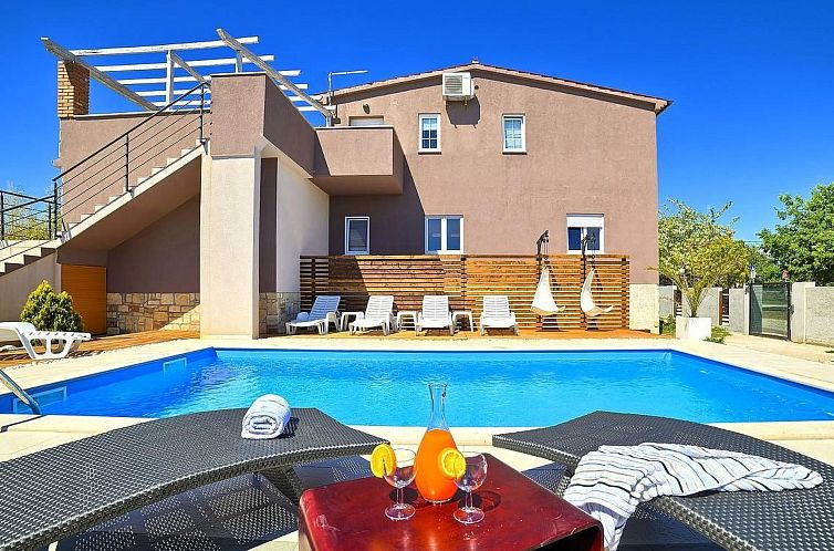 Vakantiehuis Ferienvilla 'Villa Nikolina' mit privatem Pool