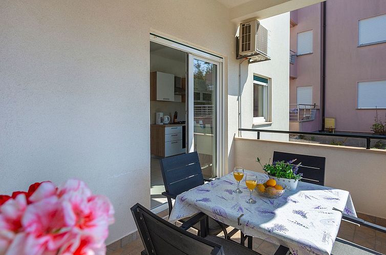 Appartement Appartement in Stoja mit Terrasse