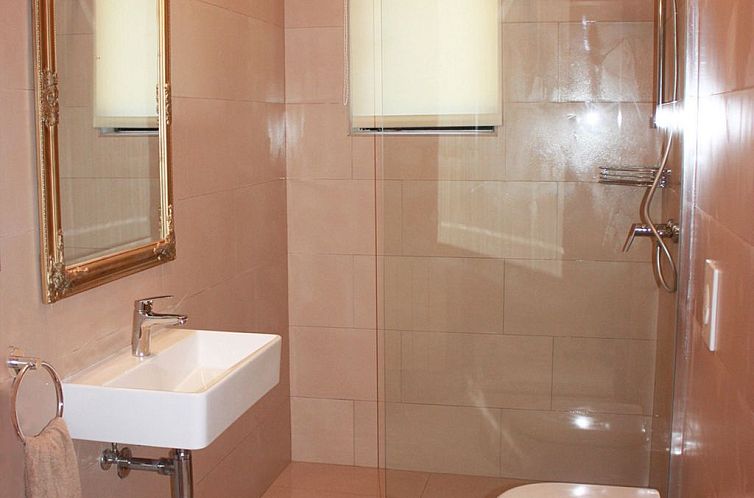 Appartement Geräumige charmante Wohnung in der Nähe des Me