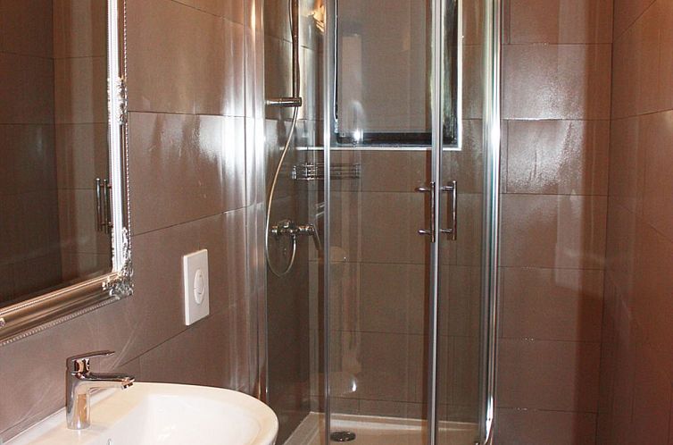 Appartement Geräumige charmante Wohnung in der Nähe des Me