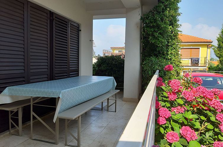 Appartement Geräumige charmante Wohnung in der Nähe des Me