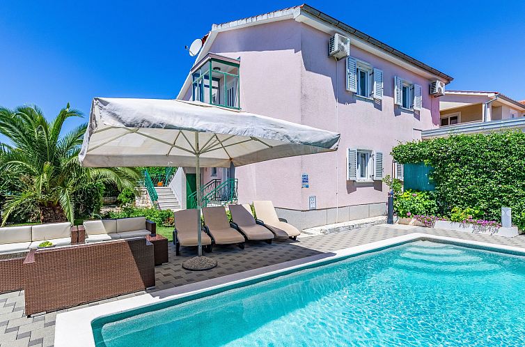 Vakantiehuis mit Terrasse