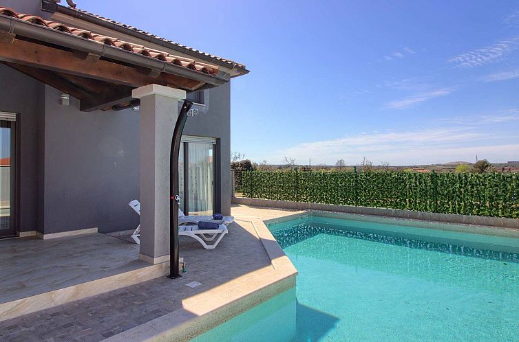 Vakantiehuis Villa Verde with heated pool