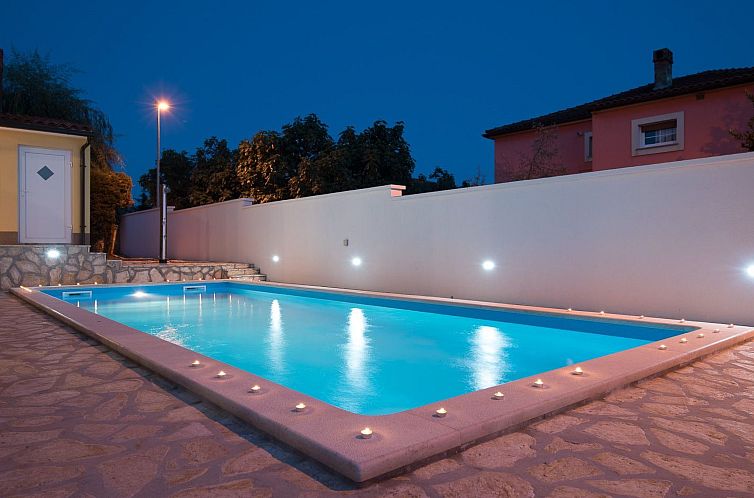 Vakantiehuis Ferienvilla mit Pool in Pula