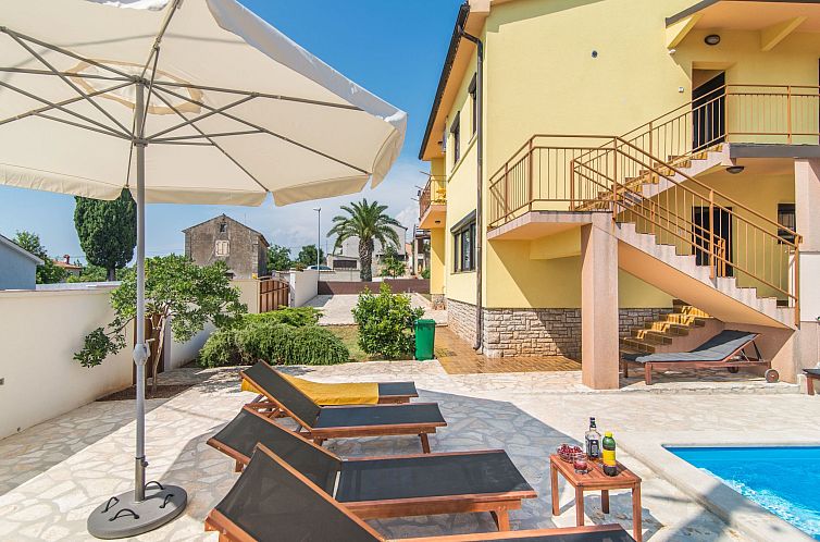 Vakantiehuis Ferienvilla mit Pool in Pula