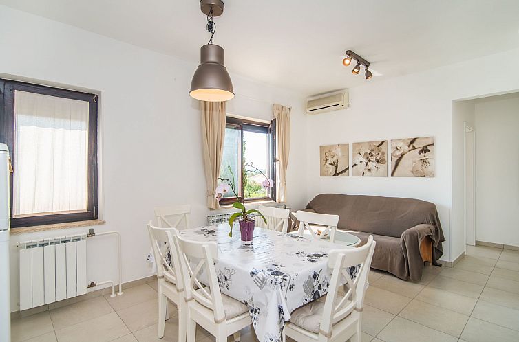 Vakantiehuis Ferienvilla mit Pool in Pula