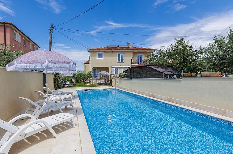 Guest house 10111910 - Apartment Istria - Appartement Villa Ester