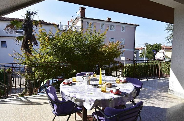 Appartement Große Wohnung in Umag mit Terrasse und Grill