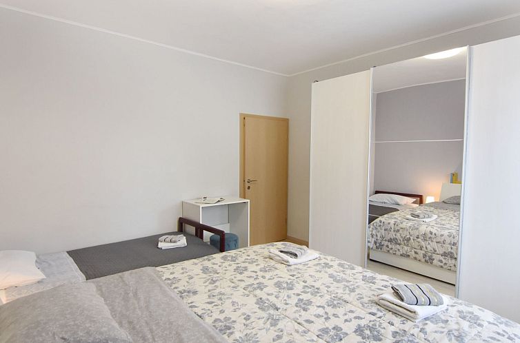 Appartement Große Wohnung in Umag mit Terrasse und Grill