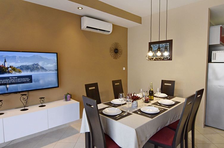 Appartement Große Wohnung in Umag mit Terrasse und Grill