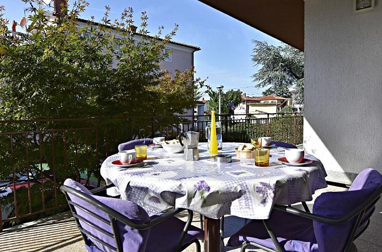 Appartement Große Wohnung in Umag mit Terrasse und Grill