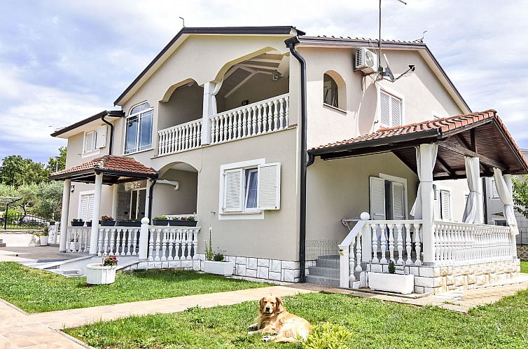 Appartement Klimatisierte Wohnung in Valica mit Großem Gart