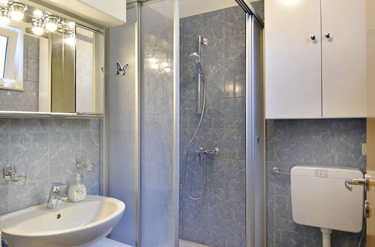 Appartement Geräumige Kellerwohnung in der Nähe von Umag
