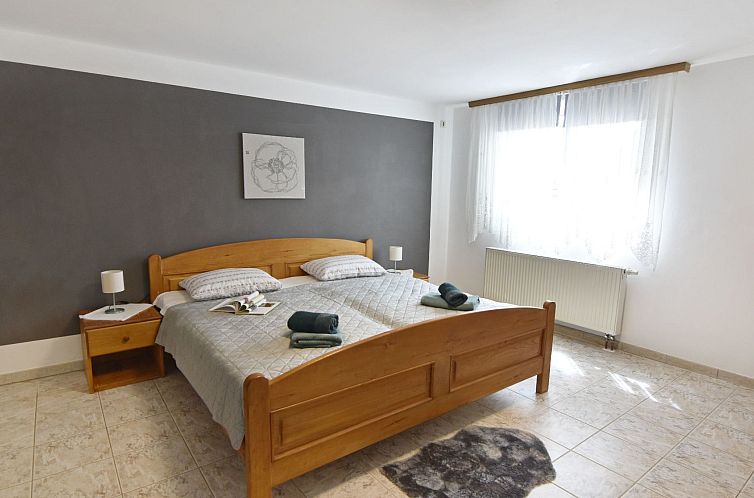 Appartement Geräumige Kellerwohnung in der Nähe von Umag